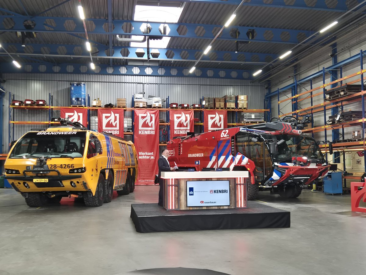 facebook.com/share/p/1BqT6N…
Vandaag aanwezig geweest bij de ondertekening van de opdracht voor 26 nieuwe chrashtenders! 
<a href="/kon_marine/">Koninklijke Marine</a> <a href="/marinebrandweer/">Korps Marinebrandweer</a> <a href="/MaterieelLogist/">Matlogco</a> <a href="/KenbriNL/">Kenbri Fire Fighting</a> <a href="/wilfredsubi/">WM</a>
