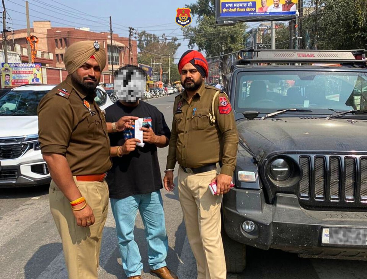 ਕਮਿਸ਼ਨਰੇਟ ਪੁਲਿਸ ਲੁਧਿਆਣਾ ਵੱਲੋਂ ਖਾਲਸਾ ਕਾਲਜ ਫਾਰ ਵੁਮੈਨ, ਸਿਵਲ ਲਾਈਨ ਲੁਧਿਆਣਾ ਦੇ ਬਾਹਰ ਵਿਸ਼ੇਸ਼ ਇਨਫੋਰਸਮੈਂਟ ਡਰਾਈਵ ਚਲਾਈ ਗਈ। ਇਸ ਮੁਹਿੰਮ ਦਾ ਮੁੱਖ ਉਦੇਸ਼ ਮਹਿਲਾ ਵਿਦਿਆਰਥਣਾ ਦੀ ਸੁਰੱਖਿਆ ਅਤੇ ਟ੍ਰੈਫਿਕ ਨਿਯਮਾਂ ਦੀ ਸਖ਼ਤ ਪਾਲਣਾ ਯਕੀਨੀ ਬਣਾਉਣਾ ਸੀ।