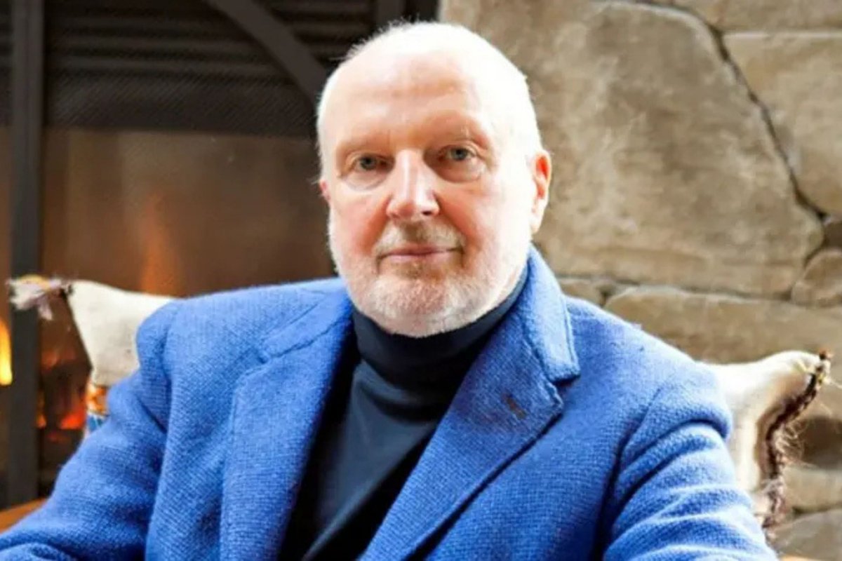 FETÖ destekçisi ve Ortadoğu'da gericiligi destekleyip strateji hazırlayan 
CIA'nın üstdüzey sorumlusu 
Graham Fuller, 89 yaşında öldü.

Ateşi bol olsun..