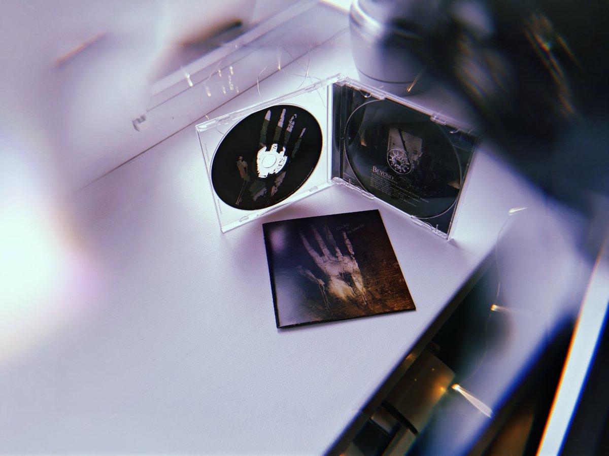 помню этих шведов по мошнейшеу клипу с брейкдаунами и жесткой электронщиной..но тут немножко другое..больше похоже на ранних слипнот..но тут по сути и пол состава съебали уже..ну и по сути это последний их релиз десятилетней давности.. #beyondtherecognition