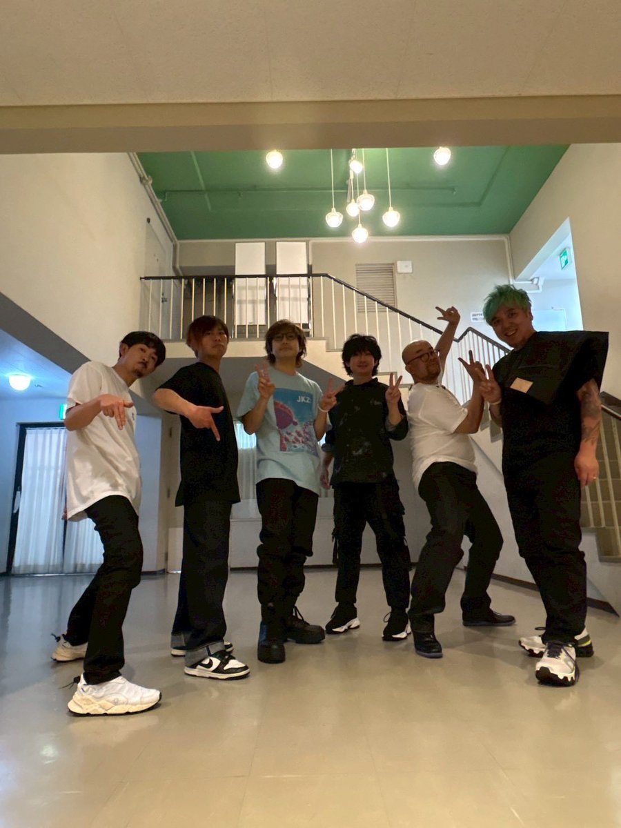 DUTTCH_POKET's tweet photo. 高橋優 15th ANNIVERSARY SPECIAL LIVE TOUR 2025-2026「自由たる覚悟、然として奏ず」9 本目 岡山・倉敷市民会館
ありがとうございました。
筋肉痛になったかなぁ？それぐらいみんなのあげる手が凄かった🤘全員で児島デニムを身につけてのLiveツアーファイナルまで、これでやろ🤘
#高橋　　
#自優悟奏 https://t.co/SJ60ZxyUB5