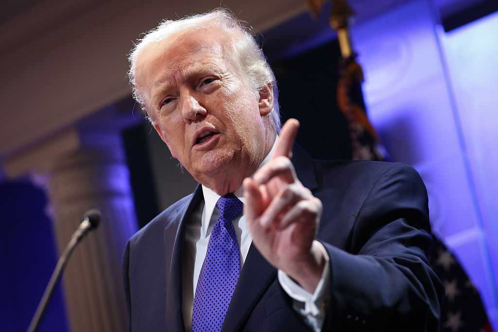 WBZNightside's tweet photo. SCOTUS strikes down large chunk of Trump's trade policy on global tariffs. What's the economic impact? @GregoryStoller professor at Boston University’s Questrom School of Business, checked in to discuss this topic further.

Listen: https://t.co/pNt0X91bzP

Photo: Getty Images https://t.co/RlPACZmIRS