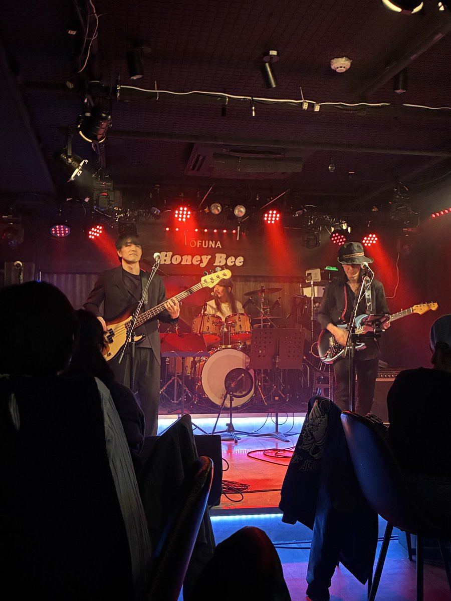 chocohiroko's tweet photo. そしてヤマハ池袋店からの〜#大船Honey Bee
でシェリーズハイ!Sherry、
FAKE CLOUD、そして乙三.の3バンド対バン行ってきました〜♪
#大船HoneyBee24周年 で、大盛り上がりで楽しかったよ😄昨日今日いっぱいインプットしたから、明日からまたアウトプットしてこ♪
#乙三. #Sherry #FAKECLOUD https://t.co/g3CQAFA6zP