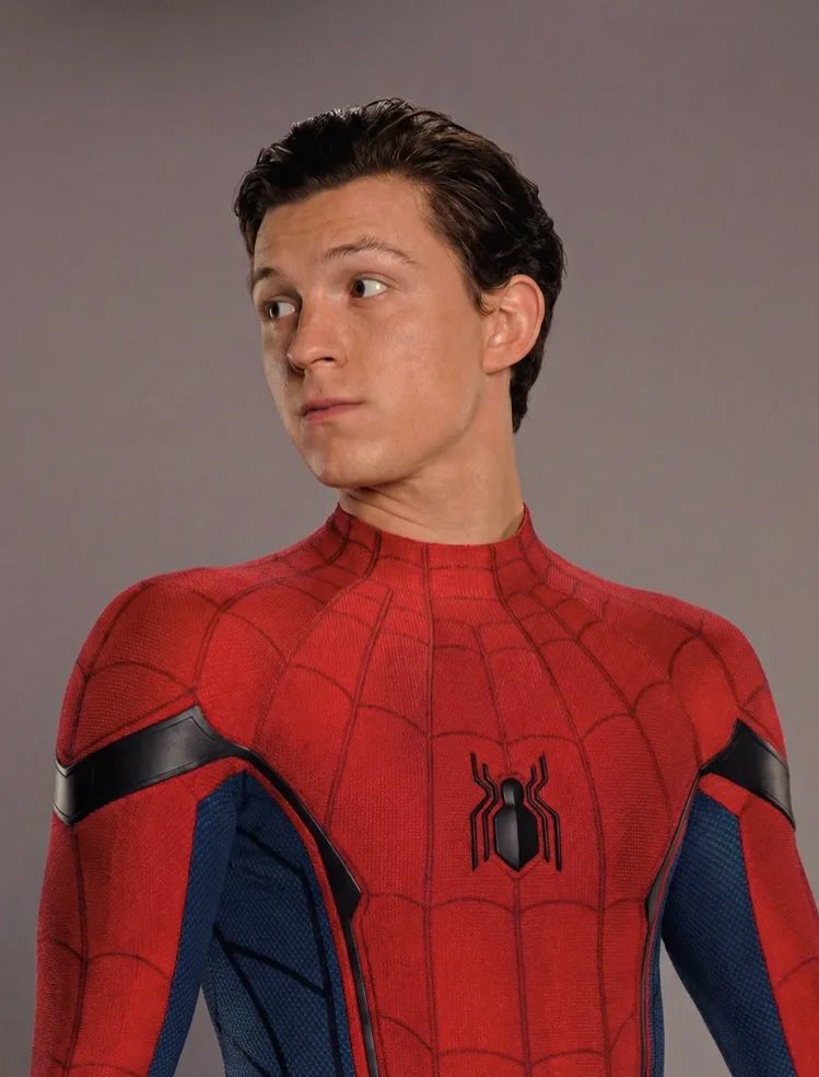ESSAS FOTOS DO TOM HOLLAND EM FAR FROM HOME, MDSSS QUE LINDOO