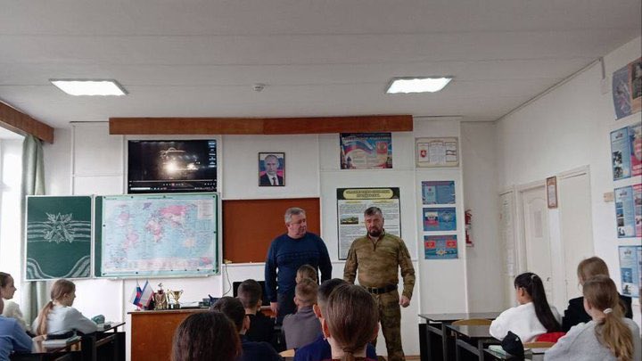 In the temporarily occupied territories of Ukraine, 1,980 schools operate under Russian educational standards, where more than 582,000 #UkrainianChildren are studying, reports <a href="/CCE_Almenda/">CCE "Almenda"</a>. The educational environment there is becoming increasingly militarized, with Russian