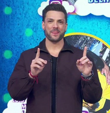 Prendan la TV que está el más guapo
NICOLA EN HOY 

#NicolaPorcella