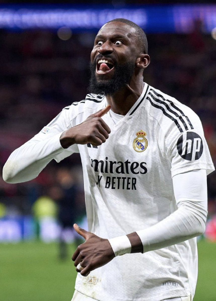 Es increíble que hayan sancionado a la de la izquierda sin pruebas y al de la derecha le dieron una palmadita en la espalda.