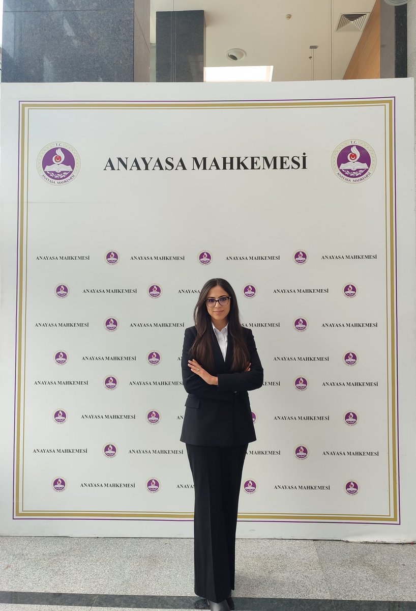 eylullunall's tweet photo. 9-20 Şubat tarihlerinde Anayasa Mahkemesindeki stajımı tamamladım.  Sertifikamı Anayasa Mahkemesi Başkanı Sayın Kadir Özkaya Bey'den aldım. Bu süreçte anayasa yargısının işleyişi ve temel haklar üzerine değerli bilgi ve deneyimler edindim. 
Çalışmalara durmaksızın devam..🖋️📚⚖️ https://t.co/WpzWVUrHZf