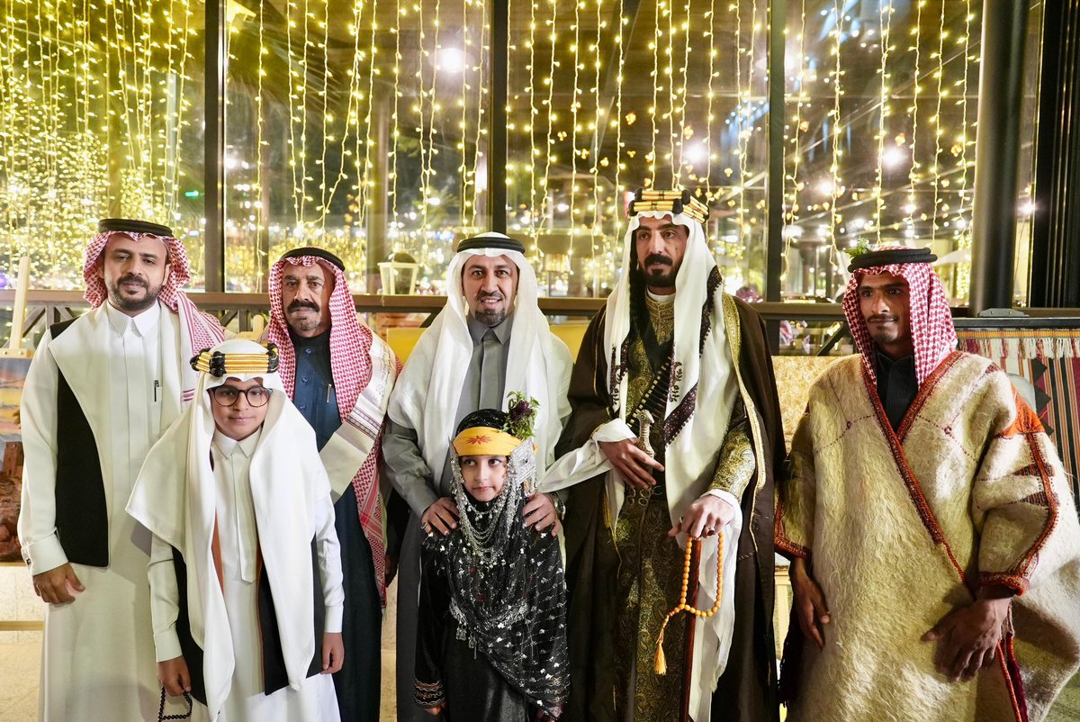 غرفة الباحة tweet media