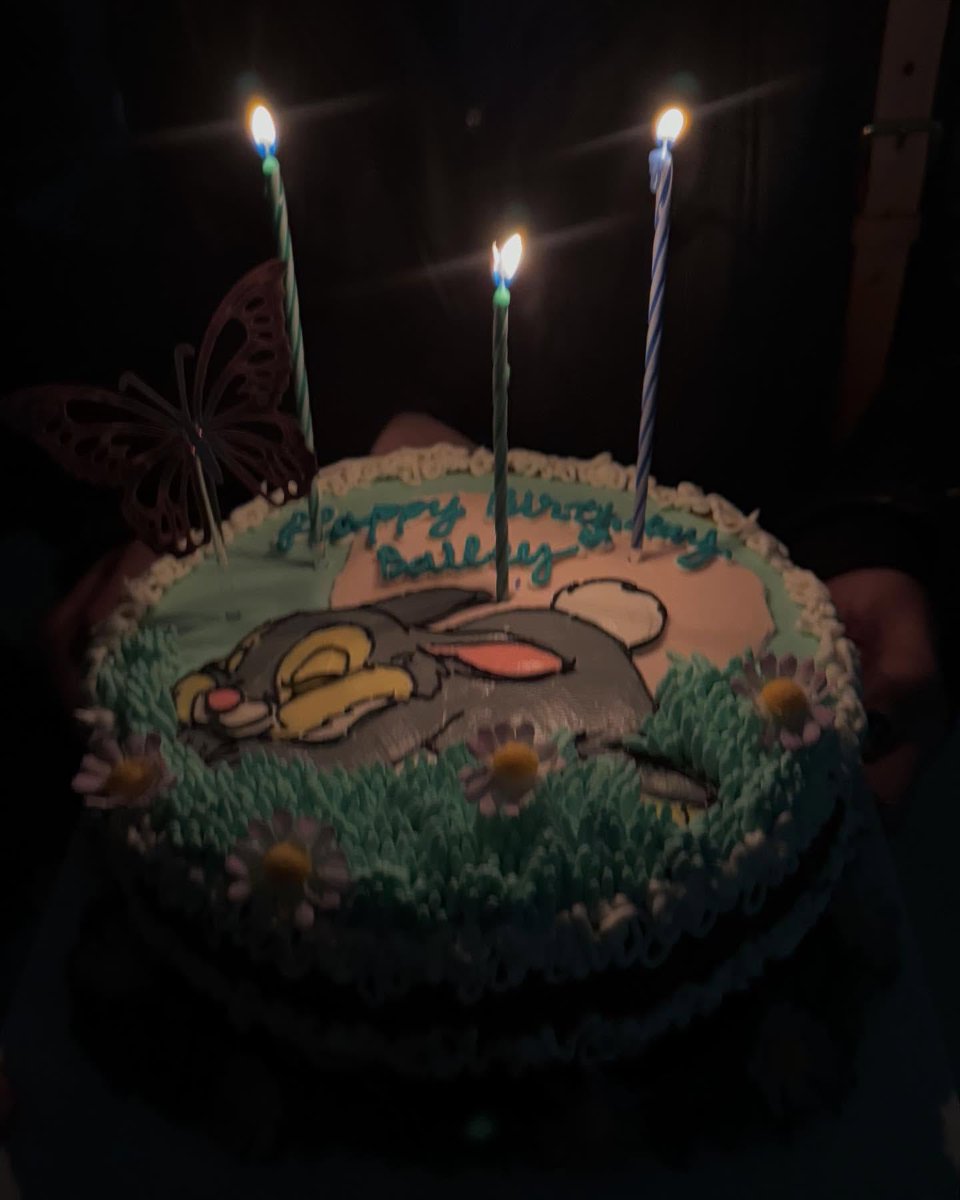 B_noona_'s tweet photo. 베일리생일너무너무축하해💗💗
너의 빛나는 청춘을 지켜볼수있어서 너무기쁘고 너의꿈을 계속 응원하고싶어 !!! 오늘최고로좋은하루보내길💕

-베일리가항상행복하고건강하고잘되길만을바라는비누가- https://t.co/jHGFiFapfM