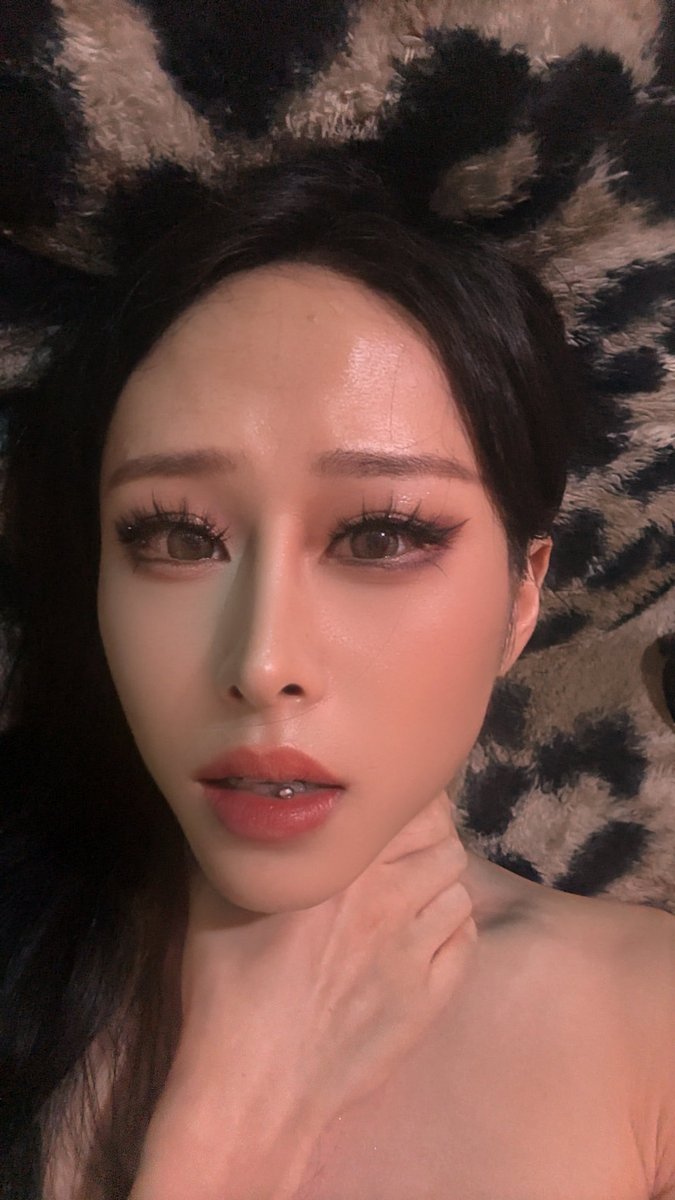 TangXiaoMi00's tweet photo. 这就是你说的怜香惜玉嘛？😭😭😭 https://t.co/uq0dojN2bt