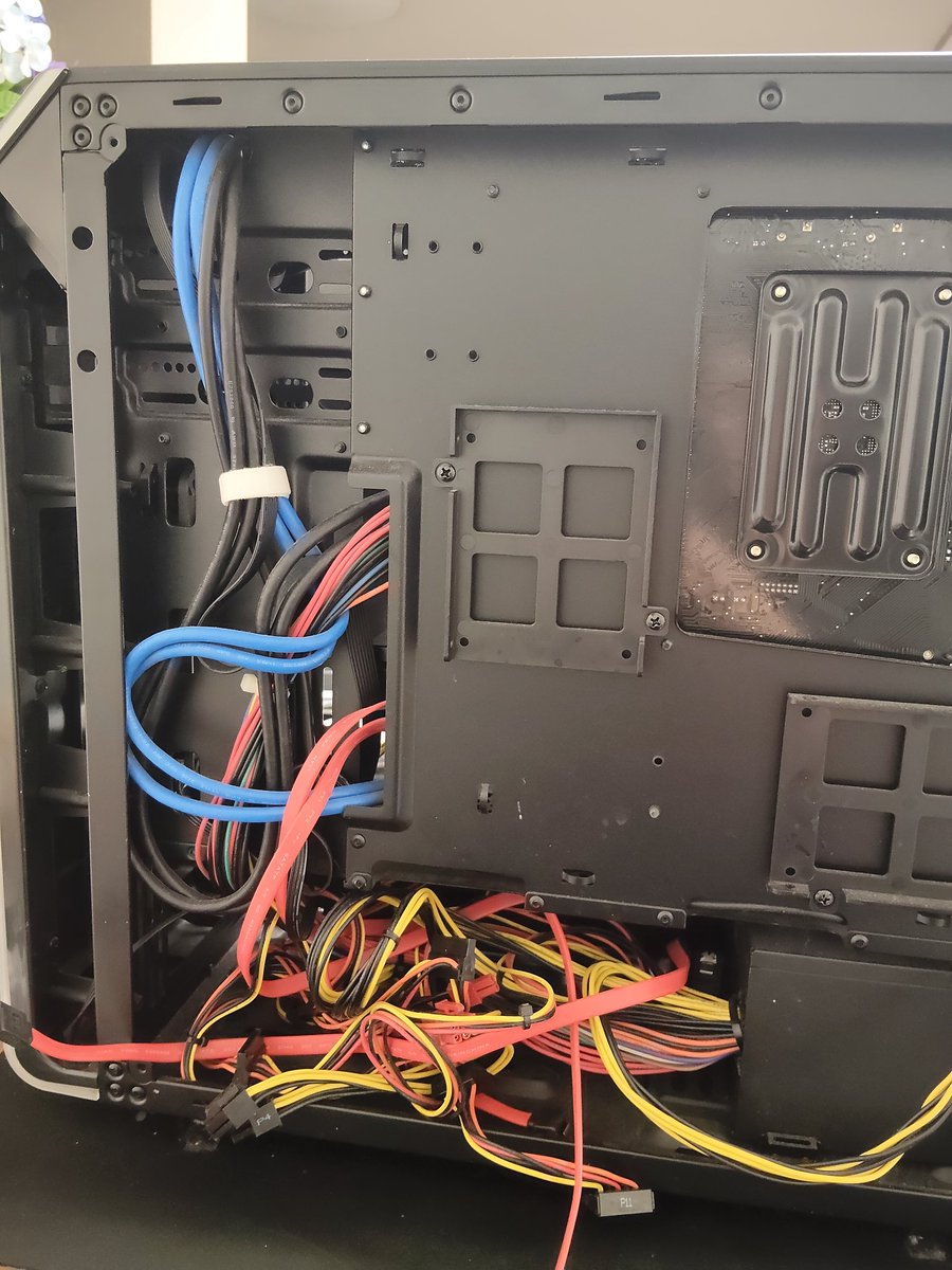 GALLERIAのPC、電源が逝かれたようなのでアップグレード電源を入れて