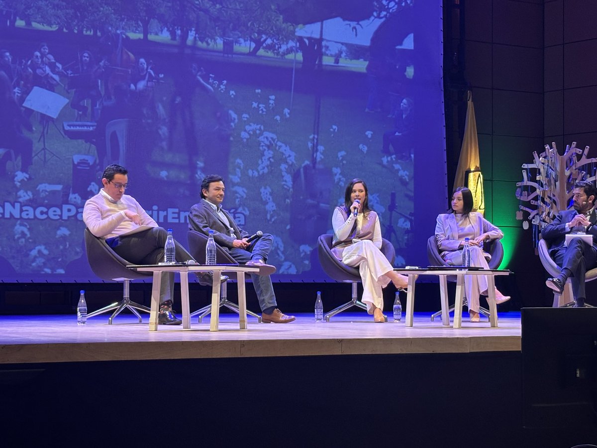 Conduce a 50, vive al 100 tweet media