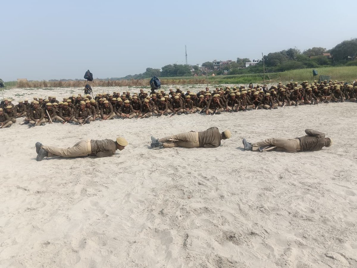 सेनानायक श्री सर्वेश कुमार मिश्र (IPS) के कुशल निर्देशन तथा सहायक सेनानायक श्री अब्दुल रज्ज़ाक़ की उपस्थिति में 590 प्रशिक्षु को जंगल मूवमेंट, एम्बुस, फील्ड फॉर्मेशन और टीमवर्क का व्यावहारिक प्रशिक्षण दिया गया। <a href="/adgpacup/">ADG PAC UP</a> 

#adgpac #police #jungletraing