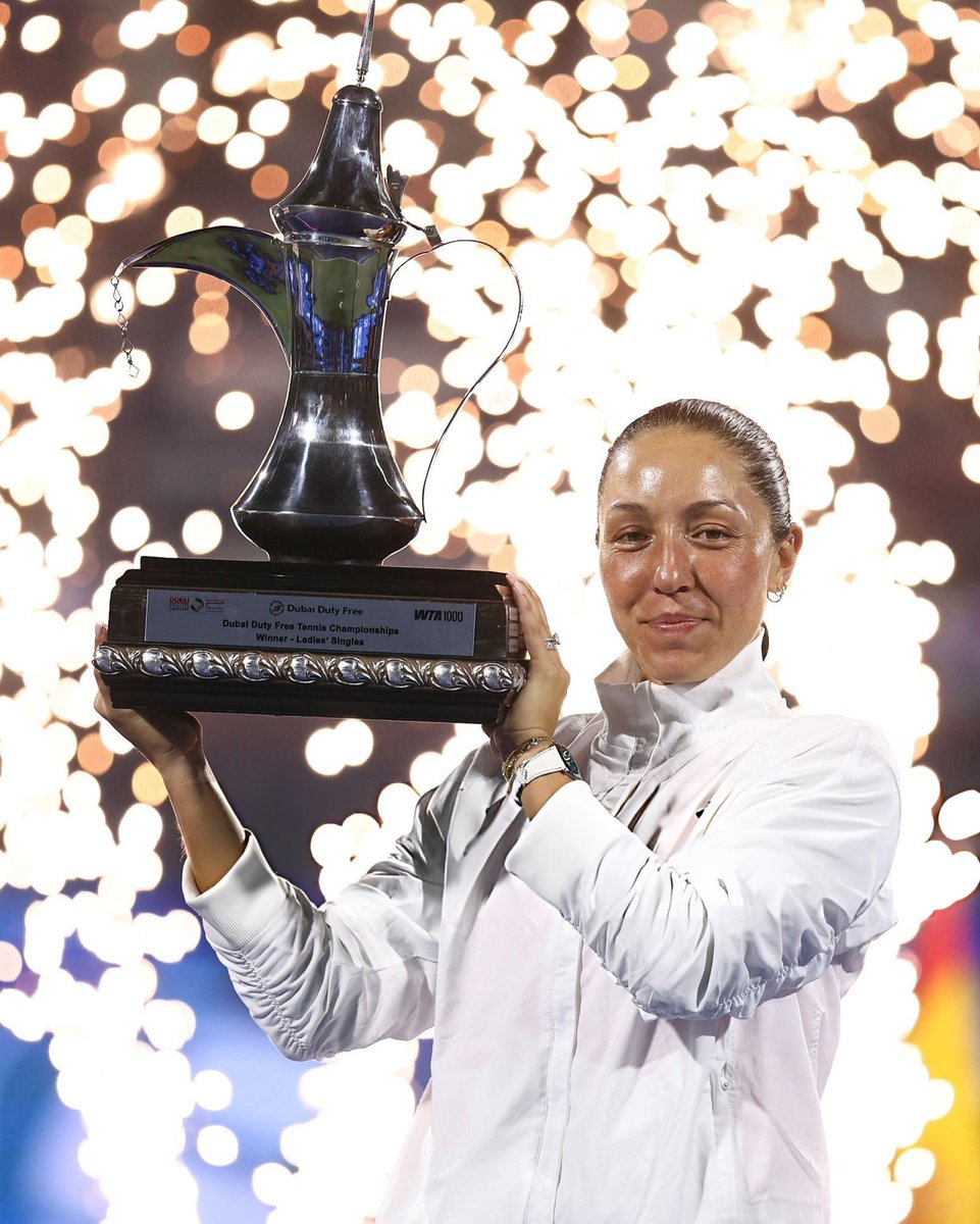 📊 ¡Actualización del Top 10 del ranking WTA!

1️⃣ 🇧🇾 Aryna Sabalenka
2️⃣ 🇵🇱 Iga Swiatek
3️⃣ 🇰🇿 Elena Rybakina
4️⃣ 🇺🇸 Coco Gauff
5️⃣ 🇺🇸 Jessica Pegula
6️⃣ 🇺🇸 Amanda Anisimova
7️⃣ 🇮🇹 Jasmine Paolini (+1)
8️⃣ 🇷🇺 Mirra Andreeva (-1)
9️⃣ 🇺🇦 Elina Svitolina
🔟 🇨🇦 Victoria Mboko