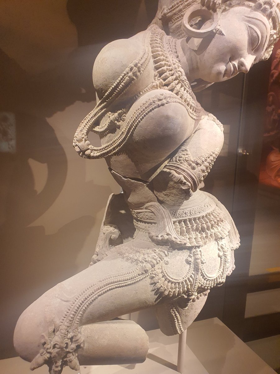 poetryinstone's tweet photo. The crack in the torso which i observed in the museum sent me searching from 2016 . N finally exposed the The Metropolitan Museum of Art, New York in 2020
 https://t.co/jNH32lvtbz

N happy she is finally back home

#BringOurGodsHome

@MinOfCultureGoI @sanjeevsanyal @PMOIndia https://t.co/aiqpaHsfqs