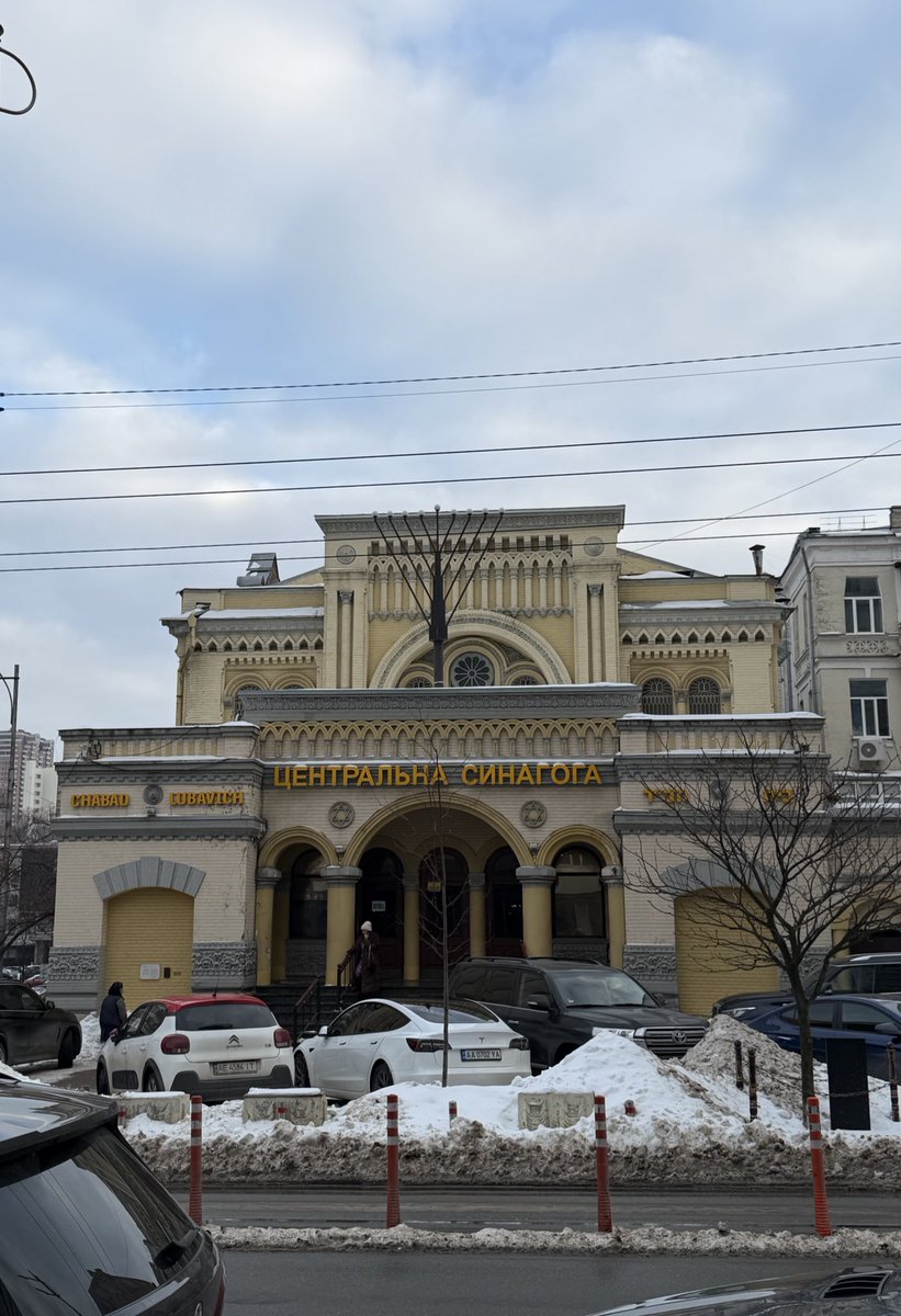 Walked past one of the main synagogues in Kyiv earlier. No guards, armed or otherwise. No security doors or bulletproof glass. No 6ft high security fence. 

Borderline unthinkable in London, Paris, or New York.