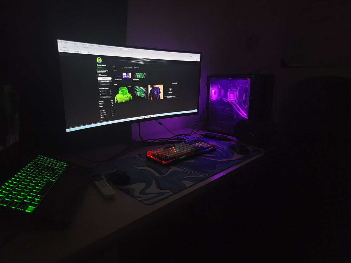 Charlesnnamdi_'s tweet image. So yeah, gadgets and workspace update:

Got a monitor, custom PC, mechanical keyboard, and a gaming mouse.

I'm hoping to update this with time 😅

#branddesigner #motiondesigner #workspace