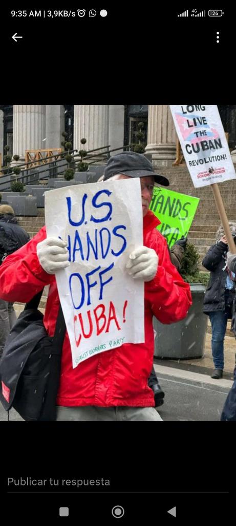FMC_Cuba's tweet photo. Sin importar el frío, ni las amenazas del gobierno de #Trump, los amigos de #Cuba salieron a las calles de Nueva York a exigir el fin del bloqueo contra Cuba. 
#CubaNoEstáSola #CubaVencerá #LetCubaBreathe https://t.co/jMdXo1R2Ev