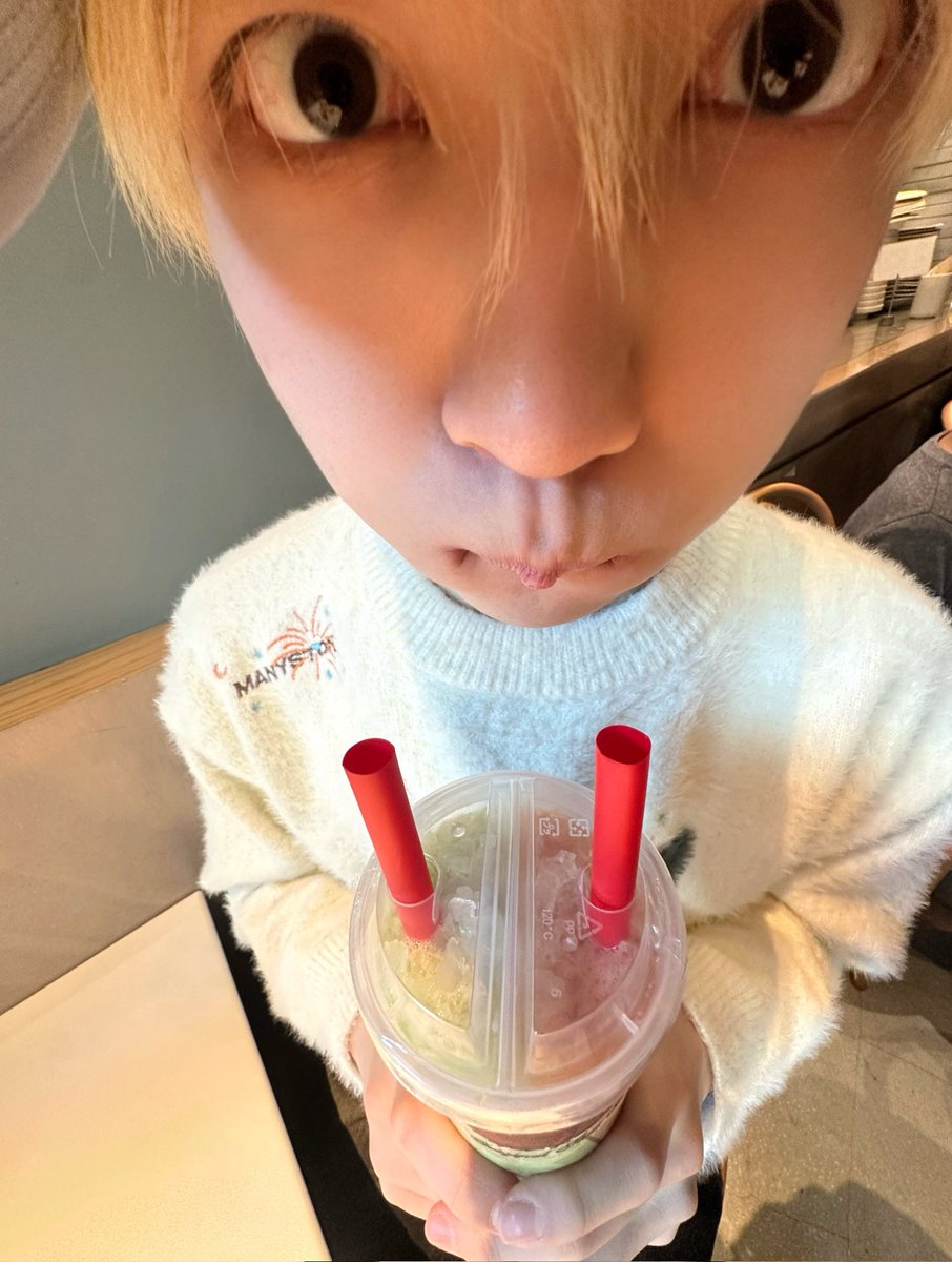 顏, 𝑹𝒐𝒘𝒂𝒏. tweet media