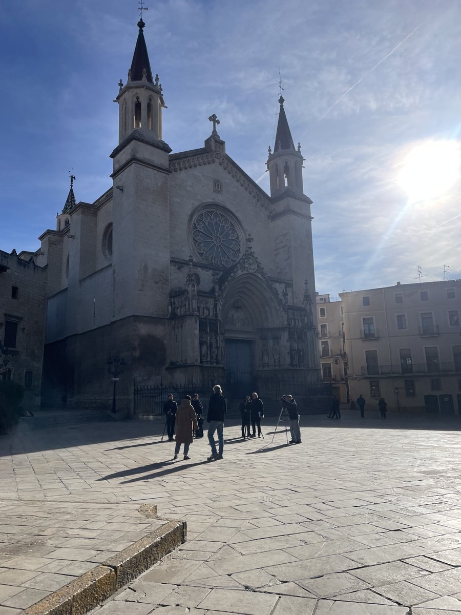 uncaprichode's tweet photo. 📷La setmana passada vàrem acabar de rodar el documental Castells de Ciència, un documental conduit per l'Agnès Busquets (@agnesbusquetstarrasa) que analitza els castells des del punt de vista científic. Ben aviat en podreu veure el resultat!
#castellers #ciència https://t.co/4PAo9m8ykp