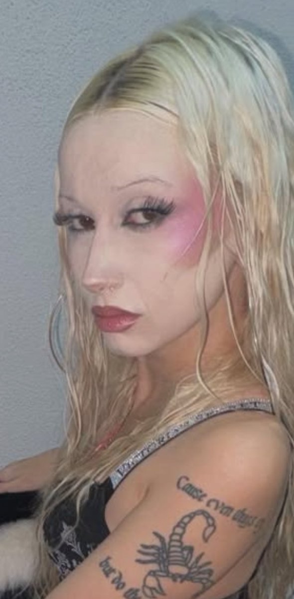 Bbyalien4's tweet photo. Todo es por culpa de la paya esta https://t.co/a4vTrd3QE6