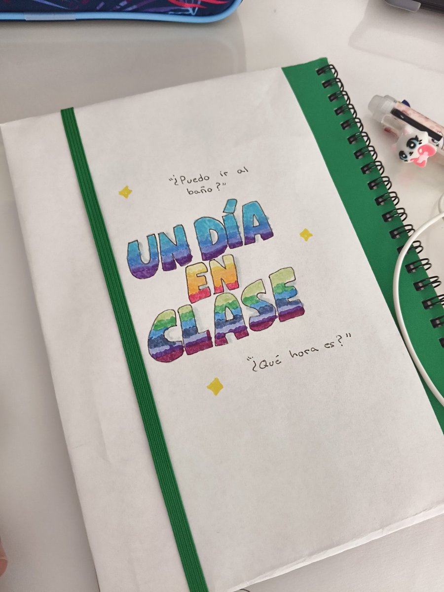 Tremendo cómic que estoy haciendo xD tranquilos, no lo he hecho al revés, solo es la contraportada o como le quieran llamar. Hay tantos chismes en nuestra clase que madre mía lo que me va a salir...