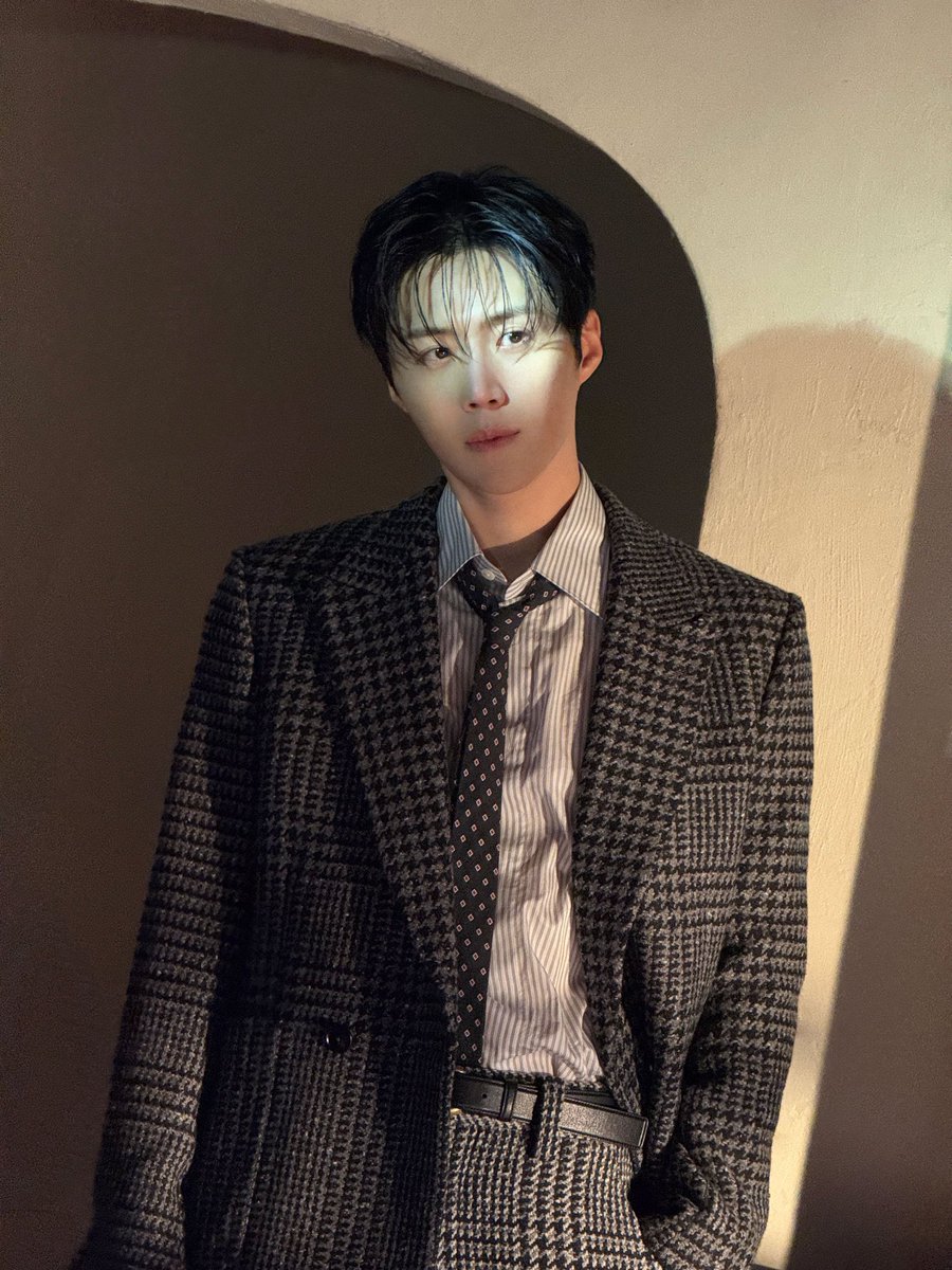 seonho_pics's tweet photo. Q14 : What kind of memory will this season, spent with this project (#CanThisLoveBeTranslated), remain for you?

#KimSeonHo : There’s a scene where Muhee and I are walking up the stairs, and right in front of my eyes, it started snowing as if it were real. Of course it was an effect, but it truly felt real. I spent all four seasons with this project, but it almost felt like I had come all this way just to encounter that very moment.

I think it’s because I was lucky enough to meet such good people. Younjung, especially... I found myself wondering how someone could be that genuinely kind. She once told me that she considers herself “a lucky person.” And I said the same thing... that I’m just as lucky. It really feels like good fortune has followed me.