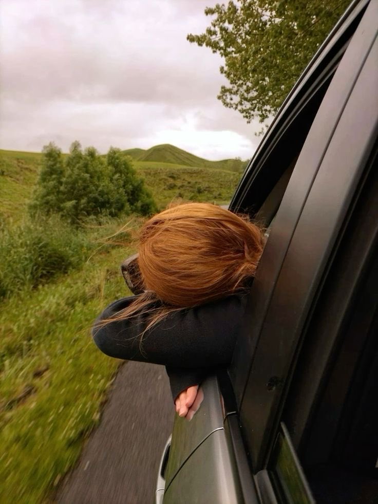 ₊✩‧₊˚౨ৎ˚₊✩‧₊ 
 new intro

smiles | 27 | UK 

i adore books, gaming, anime and hiking 

Some of my favourite:
• Games: acnh, stardew
• Books: shield of sparrows, Zodiac academy
• Anime’s: solo levelling, demon slayer, mha
♡︎/⟳ for moots! 
#booktwt #animetwt #gamertwt