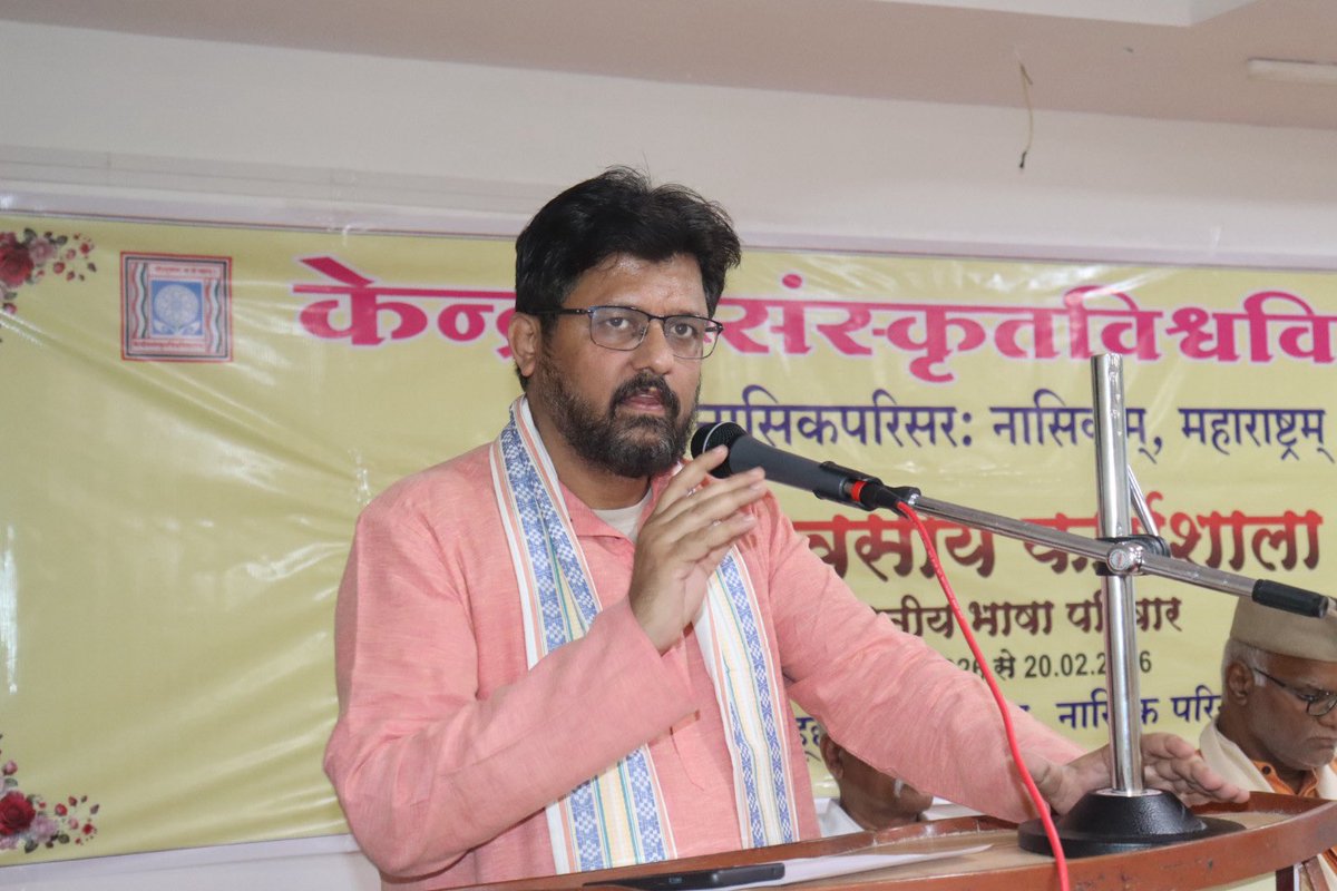 दि. २० फ़रवरी को भारतीय भाषा परिवार इस द्विदिवसीय कार्यशाला का समापन समारोह संपन्न हुआ। इस सत्रों एवं समारोह में विभिन्न क्षेत्रों से आए हुए अतिथियों ने भाषा की समृद्धता के बारे में विचार प्रकट किए।

#संस्कृत #भारतीयभाषा #नासिक #कार्यशाला #दिल्ली