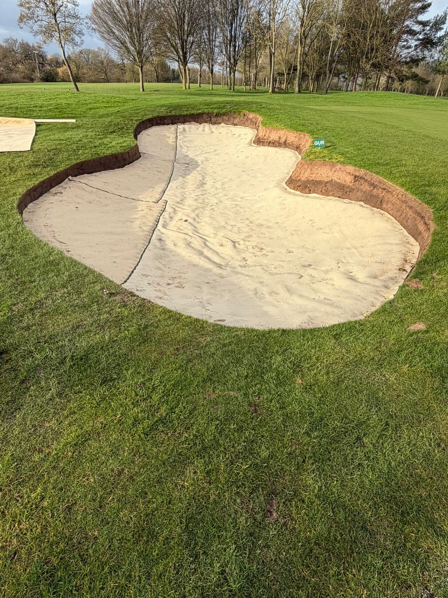BunkerMat_com's tweet photo. 5 bunkers in @vicarscrossgolf this morning &amp; visit from The Relief Greenkeeper. 1 more over @HeatonMoorGC with HGK Matt.
#BunkerMat https://t.co/hJSS4POQeG