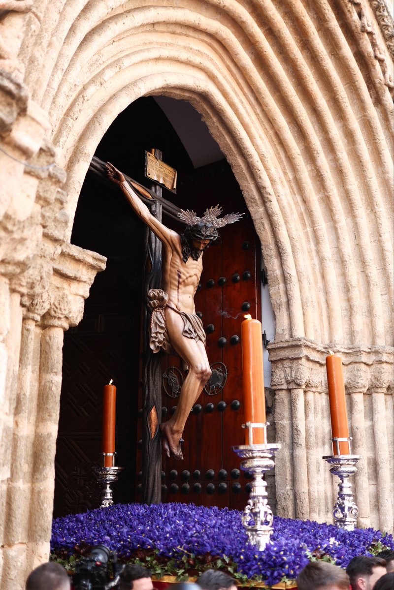 16:30 | San Julián se hace oración. 

Comienza el traslado del Señor a la Catedral para el Vía Crucis del Consejo General de Hermandades y Cofradías de la Ciudad de Sevilla

#SoydelaHiniesta
#BuenaMuerte
#ViaCrucisSevilla2026