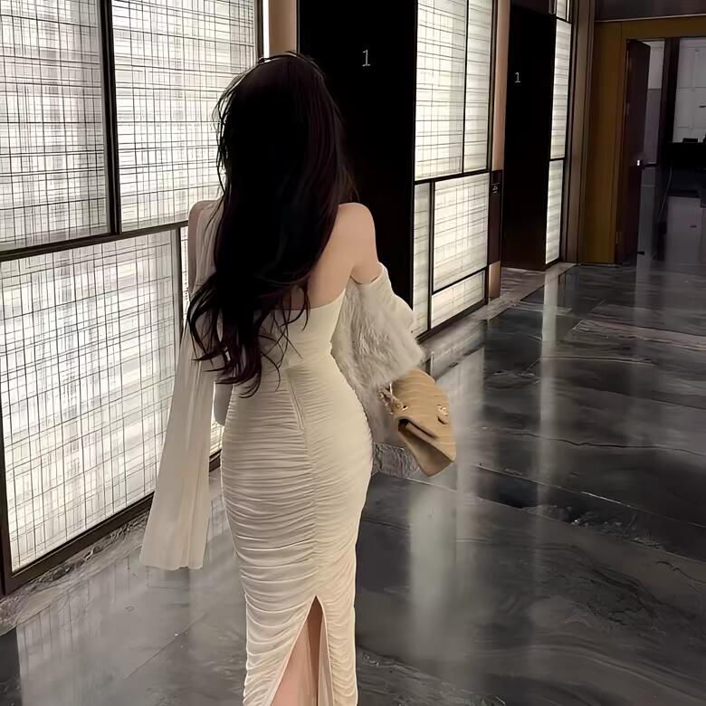 Elegance is the only beauty that never fades ✨🕊️