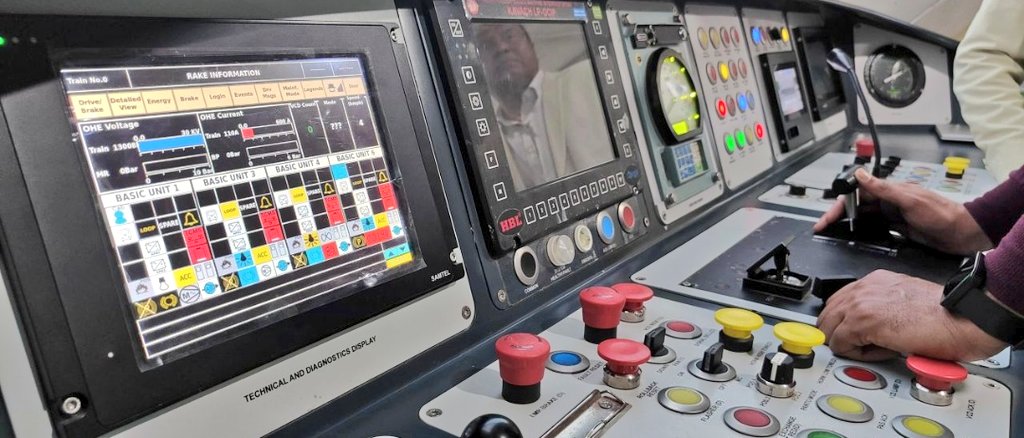 TechAnsuman's tweet image. 1st Vande Bharat Rake Ready from MCF!

The first prototype rake of #VandeBharatExpress from Modern Coach Factory (MCF), #Raebareli has successfully completed its initial in-plant trials. The trials were conducted in the presence of GM/MCF along with senior officials of MCF,