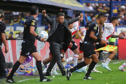 Ser crítico está bien. Ser desagradecido, no. Nos llevaste nuevamente a lo más alto. Nos hiciste escribir la historia que les vamos a contar a nuestros hijos y nietos. 

Aquellos que hoy osan pegarte en el piso son más hinchas de su razón que de su corazón.