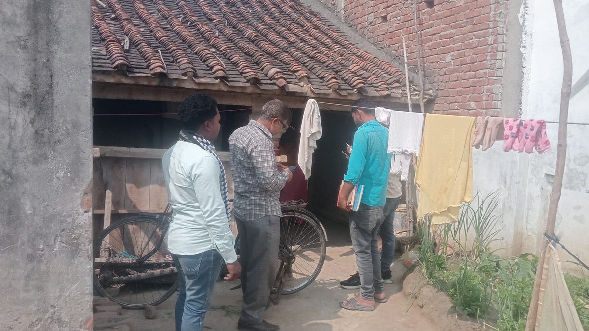 #BijliBillRahatYojna
#बिजली_बिल_राहत_योजना
<a href="/Executi70594334/">Executive Engineer Edd2Basti</a> के क्षेत्रान्तर्गत कार्मिकों द्वारा घर-घर जाकर #बिजली_बिल_राहत_योजना_2025_26 के तहत प्रचार-प्रसार/पम्पलेट वितरण/राजस्व वसूली का कार्य किया गया
<a href="/CMOfficeUP/">CM Office, GoUP</a> <a href="/aksharmaBharat/">A K Sharma</a> <a href="/ChairmanUppcl/">Chairman Uppcl</a> <a href="/UPPCLLKO/">UPPCL</a> <a href="/PuVVNLHQ/">Purvanchal Vidyut Vitaran Nigam Limited</a> <a href="/cebastipuvvnl/">Chief Engineer Basti PUVVNL</a>