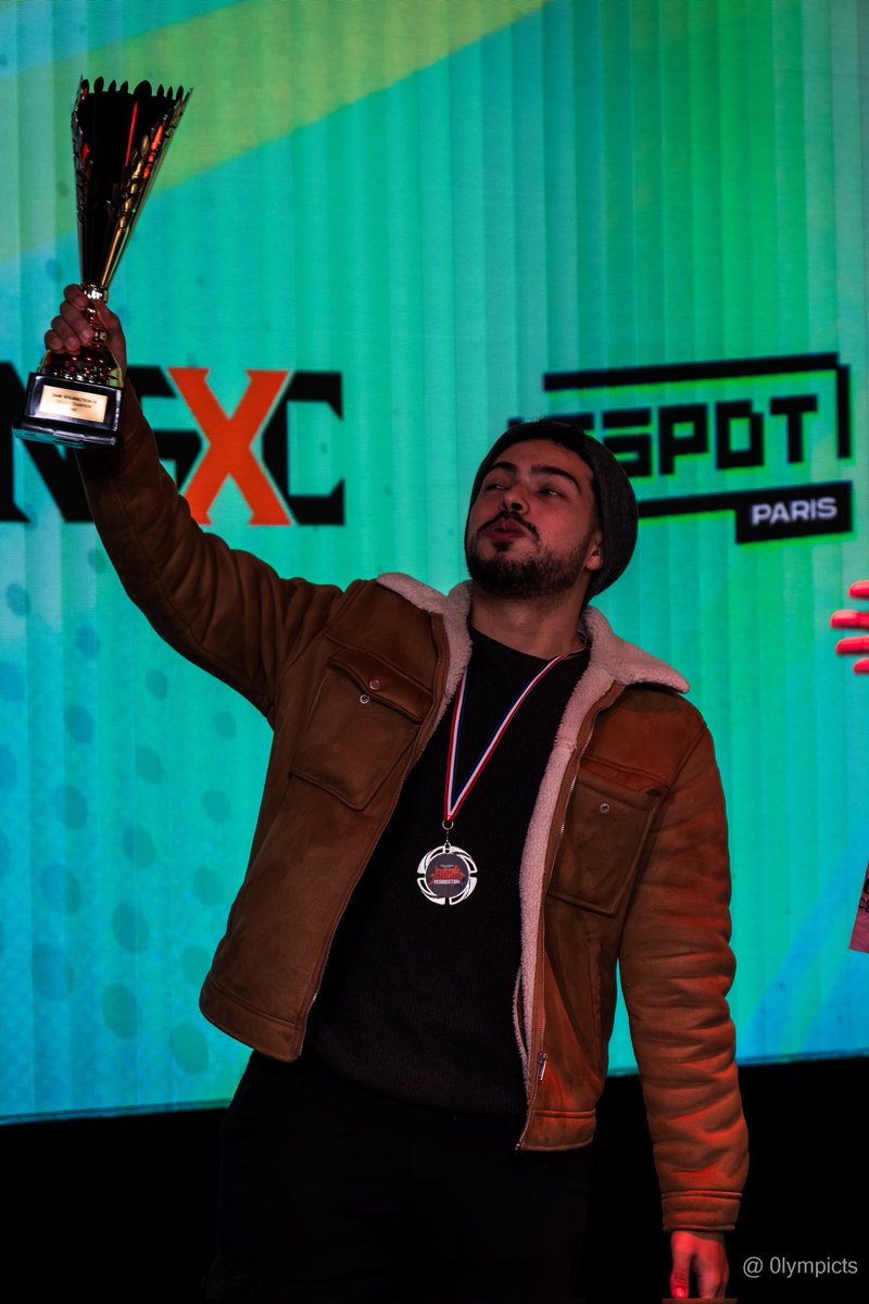 Petit résumé du Dark Résurrection III en un mot... C'ÉTAIT BROKEN <a href="/encoretoisnake/">LSV | Snake 🌇</a>
Nan franchement merci <a href="/MK_RZA/">M8 RZA</a> pour cet événement qui a été aux attentes du public 🙏 
3 jours 3 MASTERCLASS, on a bien rigolé merci.

Rdv ce soir 21h et demain <a href="/TheGreenSuits/">The Green Suits ⭐️</a> 🫶🩷💚

#M8WIN