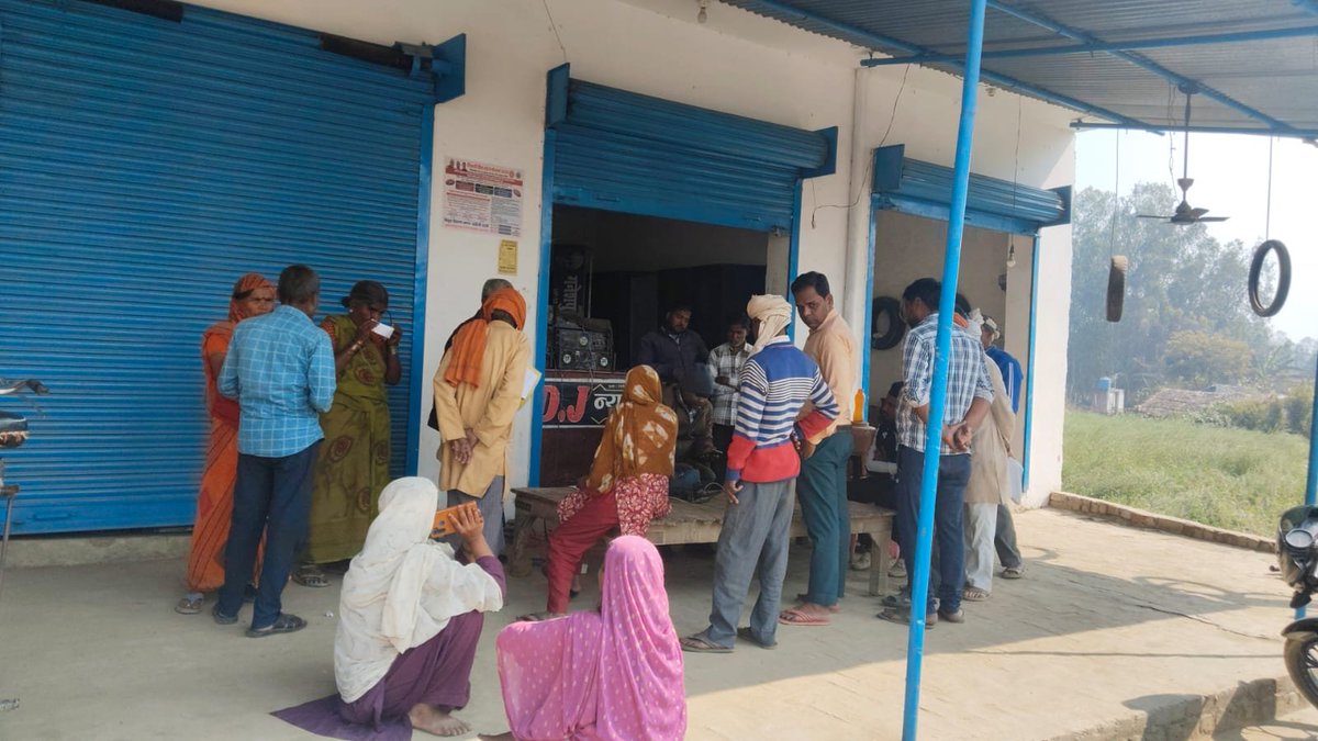 #BijliBillRahatYojna
#बिजली_बिल_राहत_योजना
<a href="/Executi70594334/">Executive Engineer Edd2Basti</a> के क्षेत्रान्तर्गत कार्मिकों द्वारा घर-घर जाकर #बिजली_बिल_राहत_योजना_2025_26 के तहत प्रचार-प्रसार/पम्पलेट वितरण/राजस्व वसूली का कार्य किया गया
<a href="/CMOfficeUP/">CM Office, GoUP</a> <a href="/aksharmaBharat/">A K Sharma</a> <a href="/ChairmanUppcl/">Chairman Uppcl</a> <a href="/UPPCLLKO/">UPPCL</a> <a href="/PuVVNLHQ/">Purvanchal Vidyut Vitaran Nigam Limited</a> <a href="/cebastipuvvnl/">Chief Engineer Basti PUVVNL</a>