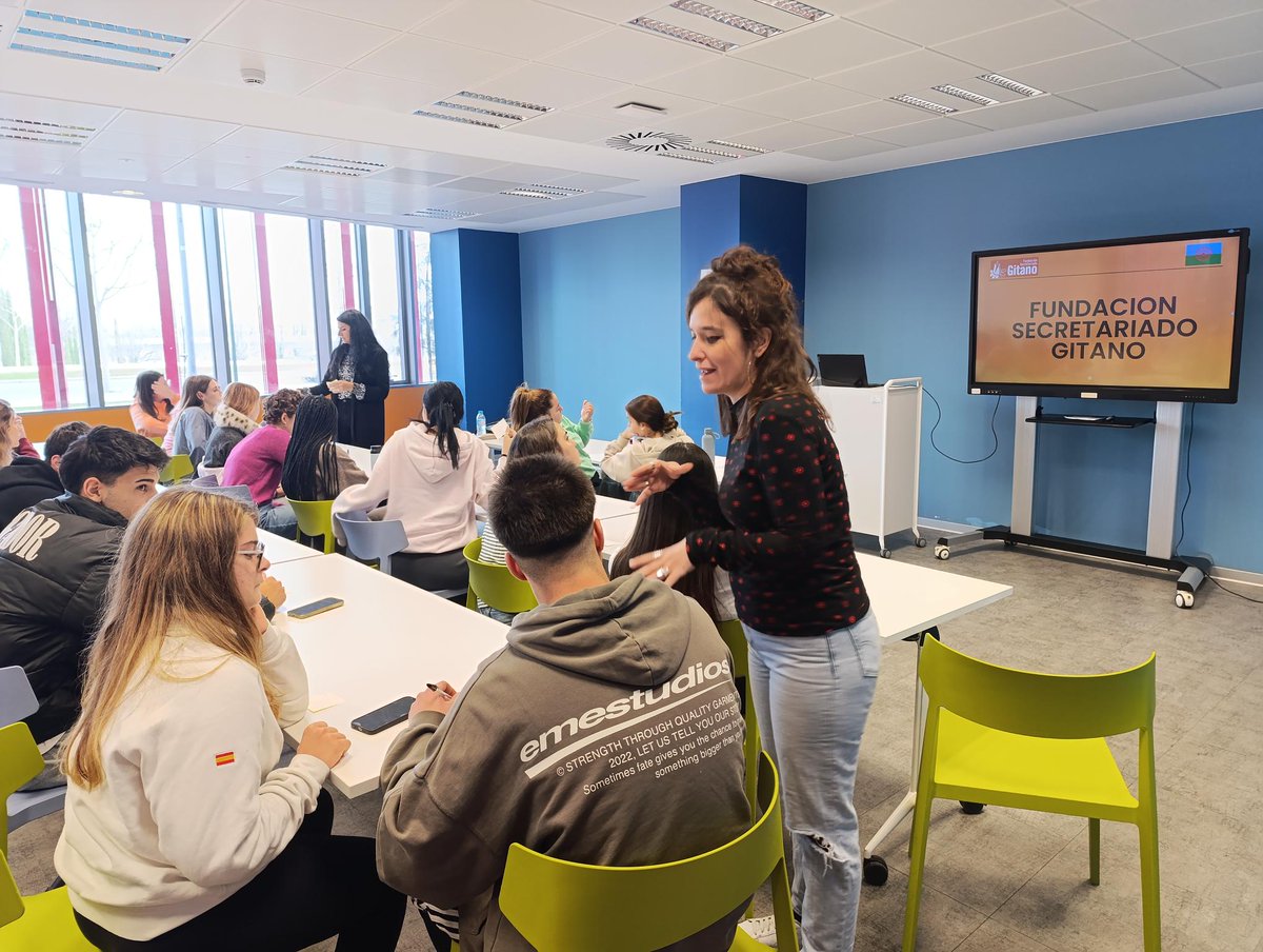 Sesión con alumnado de Grado Superior de Educación Infantil e Integración Social sobre la realidad socioeducativa de la comunidad gitana, la ruptura de estereotipos y la igualdad de oportunidades, incorporando claves prácticas para la atención a la diversidad👏