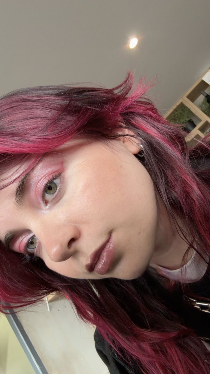 2021/2026 
He hurt me so much 🫠 
( j’ai vraiment que cette photo de 2021 )