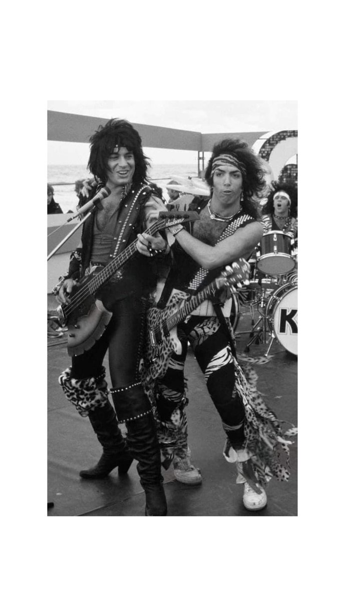 ssikfandk's tweet image. #KISStory : 10/21/84 The Netherlands. 
Veronica’s Strandrace. The boys lip synced #HOF, #LIU and #ILIL. And Paul was NEVER this sloppy. Simply did not GAF🤷🏼‍♂️. Gene with the wig , as #Runaway had just finished shooting… and his #Elder boots dressed w/ a Zebra hide. This is what