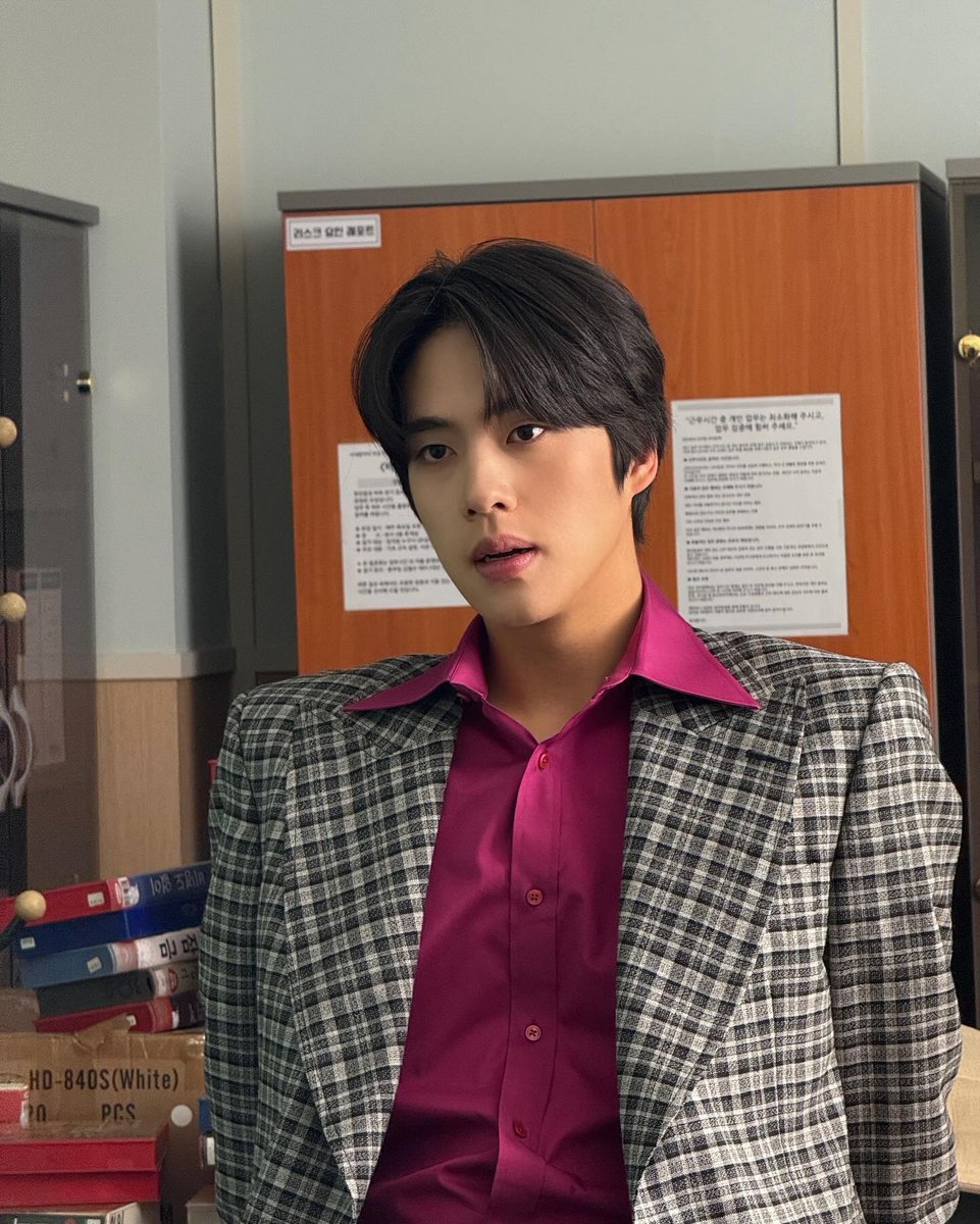 sikie_d's tweet photo. 나이들어서 그런가 요즘 남배 넘어리다 샤갈... 
홍민기 최현욱 조한결 조준영 넷 다 02라고. .
민기현욱은 한림동창이고 한결준영은 친구래고 민기준영 같드 나온적잇삼 암튼 모여보라는 뜼.. https://t.co/evOFSJT9pj