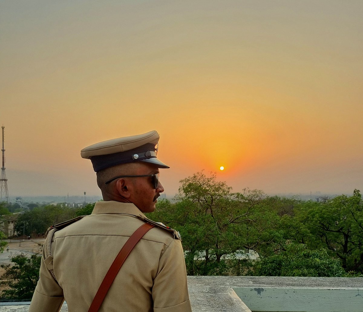 એક સિતારાની ⭐️ આજે  જોડી થઈ...
એ ખમતીધર ખાખી તું આજે ફરીથી મારી થયી...⭐ ⭐ 💯

Finally ... #PSI ⭐️ ⭐️  CLEARED 🥳🥳

#GujaratPolice #khakhi #GPRB