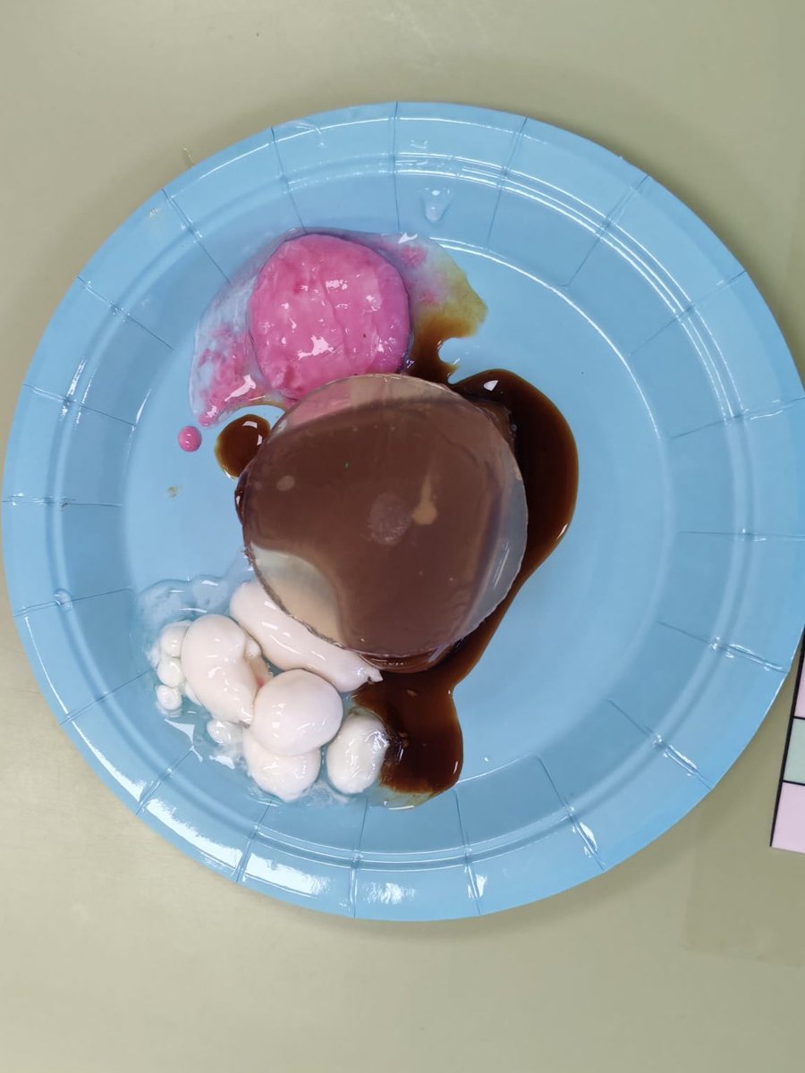 El viernes, los niños y niñas de la clase de 2° de Infantil hicieron este taller de cocina molecular desde su Museo de la Ciencia porque… ¡la ciencia también está en la cocina! 🧬👩🏻‍🍳🧑🏾‍🍳👨🏼‍🍳