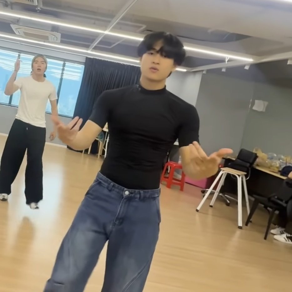 ohmysatur's tweet image. THIS FIT? CHEF FREAKING KISS! ❤️‍🔥

#barcodetin