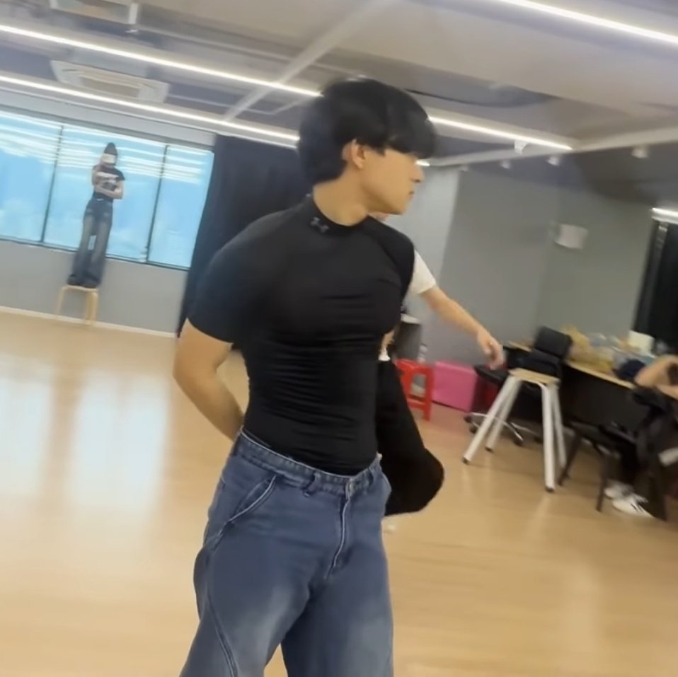 ohmysatur's tweet image. THIS FIT? CHEF FREAKING KISS! ❤️‍🔥

#barcodetin