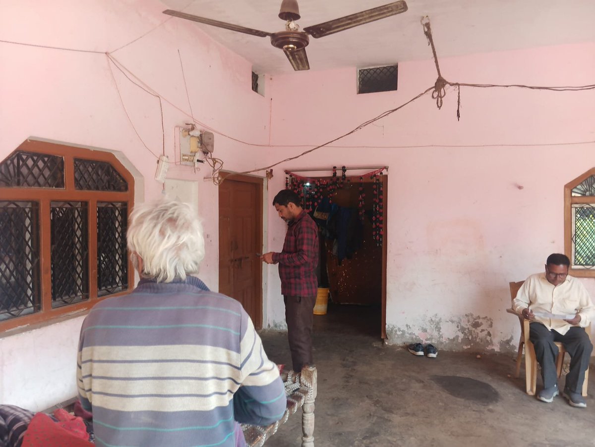 #BijliBillRahatYojna
#बिजली_बिल_राहत_योजना
<a href="/Executi70594334/">Executive Engineer Edd2Basti</a> के क्षेत्रान्तर्गत कार्मिकों द्वारा घर-घर जाकर #बिजली_बिल_राहत_योजना_2025_26 के तहत प्रचार-प्रसार/पम्पलेट वितरण/राजस्व वसूली का कार्य किया गया
<a href="/CMOfficeUP/">CM Office, GoUP</a> <a href="/aksharmaBharat/">A K Sharma</a> <a href="/ChairmanUppcl/">Chairman Uppcl</a> <a href="/UPPCLLKO/">UPPCL</a> <a href="/PuVVNLHQ/">Purvanchal Vidyut Vitaran Nigam Limited</a> <a href="/cebastipuvvnl/">Chief Engineer Basti PUVVNL</a>