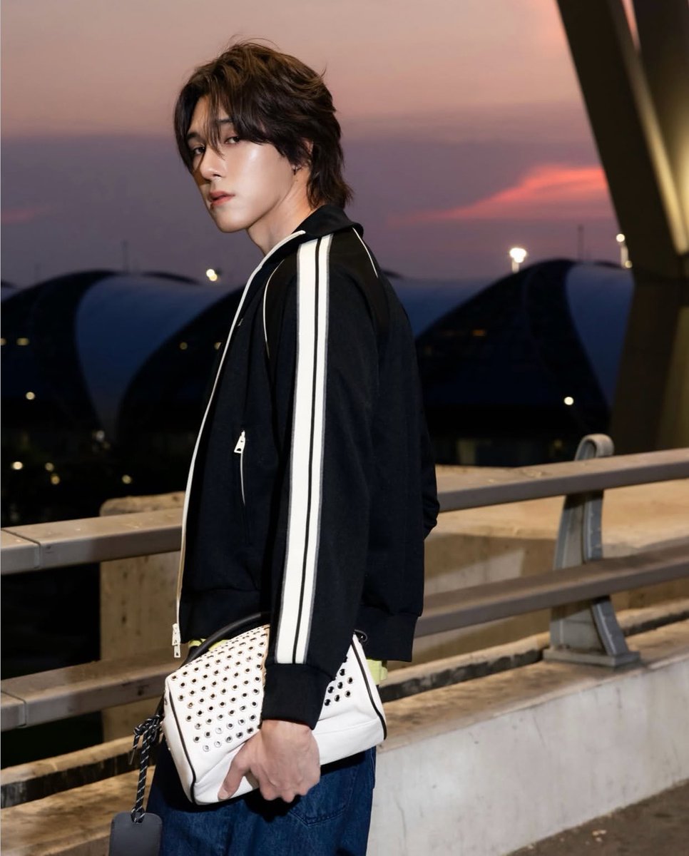 โซ้ะเหมือนครูที่พบเจอได้ตามหมวดพละ สอนวิชาสุขศึกษาม.1 พูดเพราะหน้าหวานใจดีแต่ตัดเกรดโหด เตะบอลเก่งดีกรีนางฟ้าสนามโม่แข้ง

NANI READY FOR MILAN MFW26

#OnitsukaTigerAW26
#OnitsukaTiger
#MilanFashionWeek
#MintMagTH
#hirunkit_