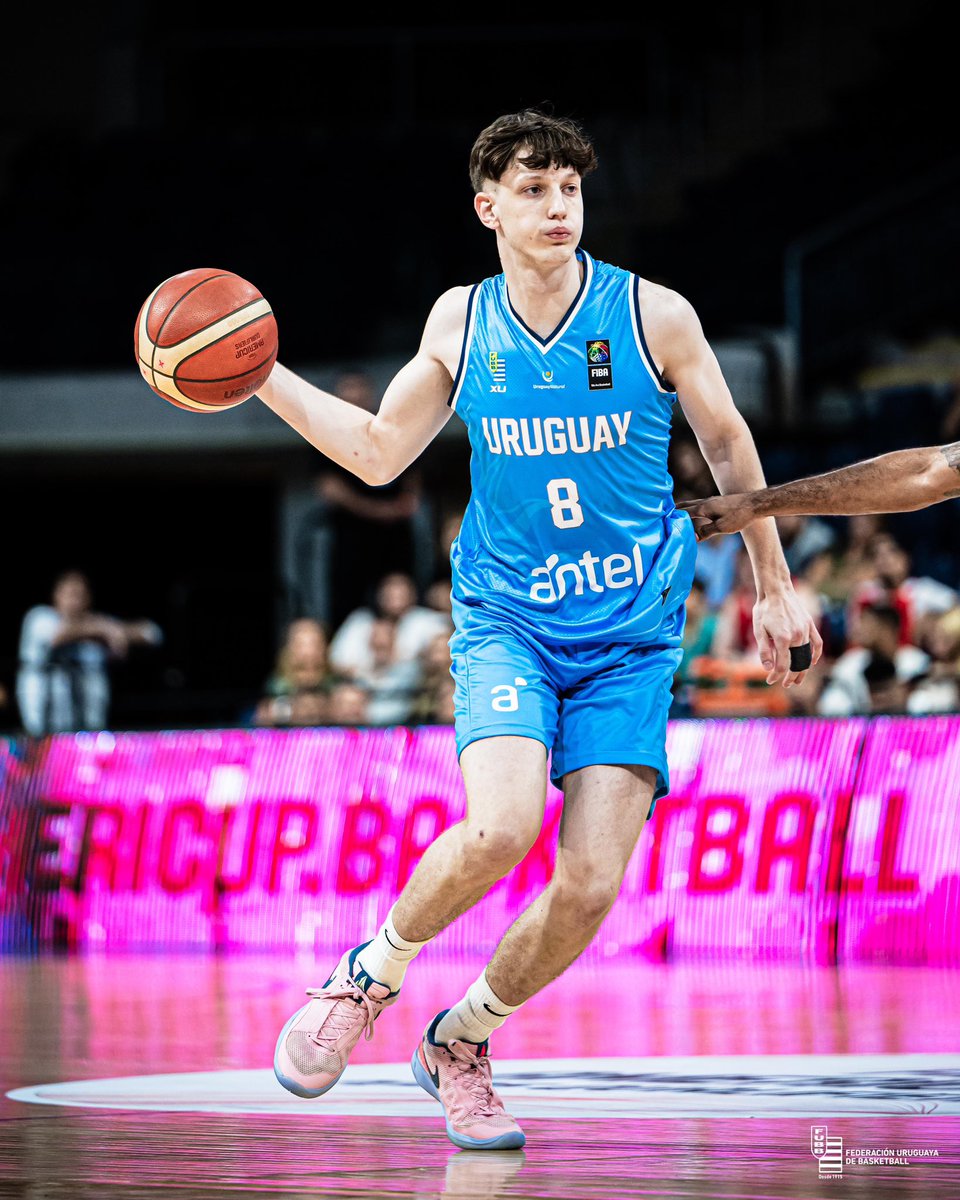 Agustín Ubal pasó de ser "nuestra joya", según lo denominaba la propia <a href="/fubbuy/">FUBB - Selección Uruguaya</a> en sus redes, a no ser convocado más a la selección, el "pecado" fue en su momento optar prepararse con su equipo para la temporada, hoy el capricho de algunos pesa más que el presente basquetbolístico