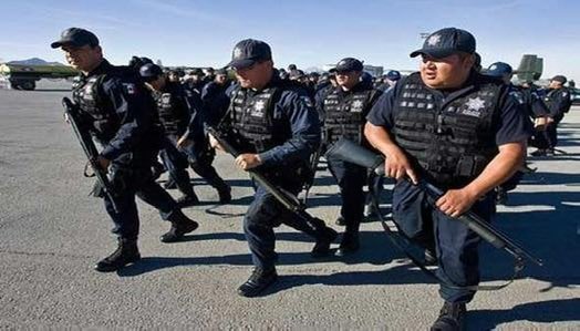 بعد  مقتل «إل مينشو».. المكسيك تشتعل وإطلاق نار استهدف عسكريين .

*أعلن وزير الأمن في المكسيك عن إطلاق نار استهدف عسكريين مما أدى إلى اندلاع اشتباكات بالبلاد.
وقال إن أحد أفراد الأمن التابعين لـ «إل مينشو» أطلق النار على أفراد عسكريين ثم اندلعت اشتباكات.
كان نيميسيو أوسيجويرا